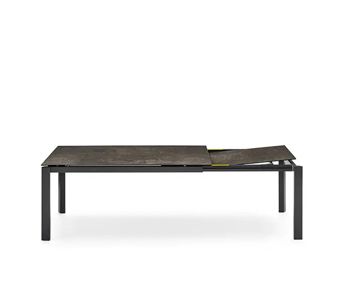 Duca Table with extendable rectangular top and metal legs